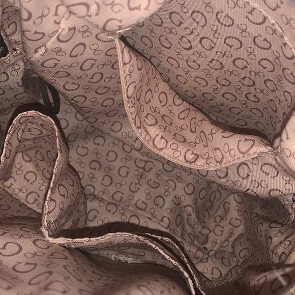 Black and white Guess backpack - Picture 3 of 3